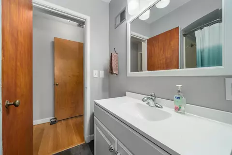 Bath - 148 S Kellner Rd, Columbus, OH 43209 photo 3 of 3