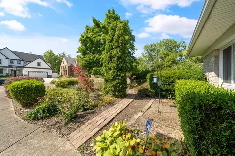 Exterior - 148 S Kellner Rd, Columbus, OH 43209 photo 3 of 11