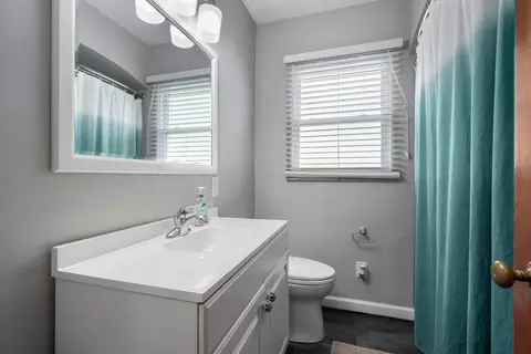 Bath - 148 S Kellner Rd, Columbus, OH 43209 photo 2 of 3