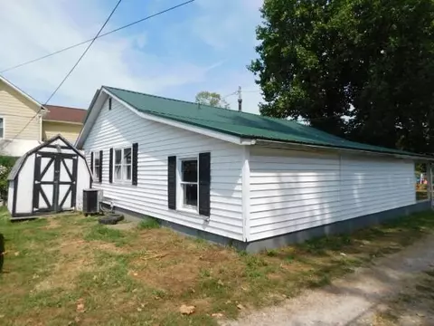 545 E 2nd St, Logan, OH 43138 photo 3