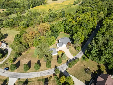 121 Louella Dr, Hebron, OH 43025