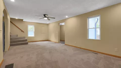 321 Barnes Ave, Circleville, OH 43113 photo 7