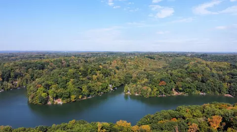 585 Catawba Ct, Hide A Way Hills, OH 43107