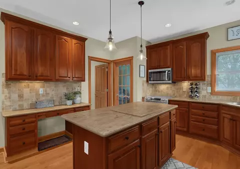 Kitchen - 2151 Havens Ct E, Blacklick, OH 43004 photo 2 of 4