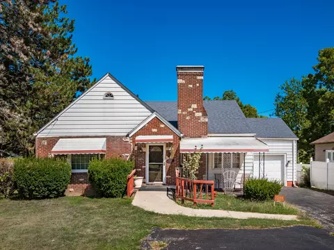 532 W William St, Delaware, OH 43015