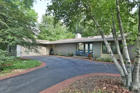 160 Croswell Rd, Columbus, OH 43214