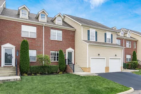 5728 Winding Rock Dr, Westerville, OH 43081