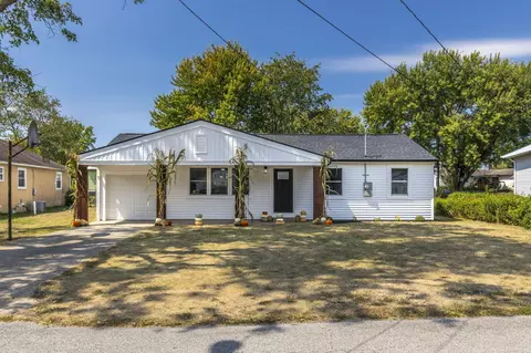 207 1st St, Pleasantville, OH 43148