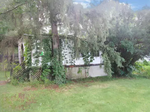 Exterior - 2304 Wright Rd, Akron, OH 44320 photo 3 of 4