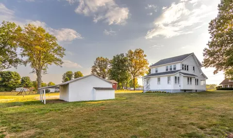 Exterior - 17190 Little Walnut Rd, Circleville, OH 43113 photo 5 of 13