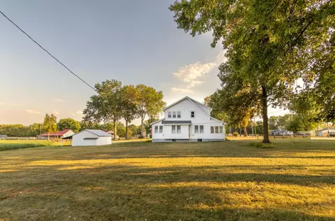 Exterior - 17190 Little Walnut Rd, Circleville, OH 43113 photo 7 of 13