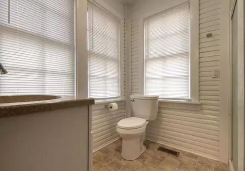 Bath - 17190 Little Walnut Rd, Circleville, OH 43113 photo 1 of 8
