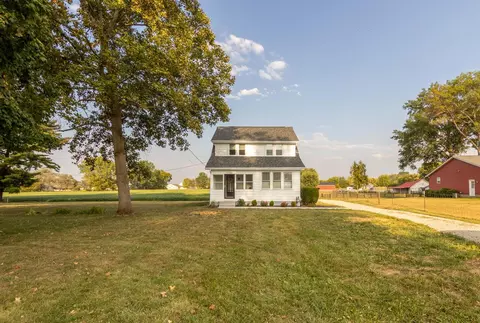 Exterior - 17190 Little Walnut Rd, Circleville, OH 43113 photo 2 of 13
