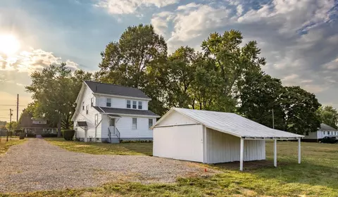 Exterior - 17190 Little Walnut Rd, Circleville, OH 43113 photo 3 of 13