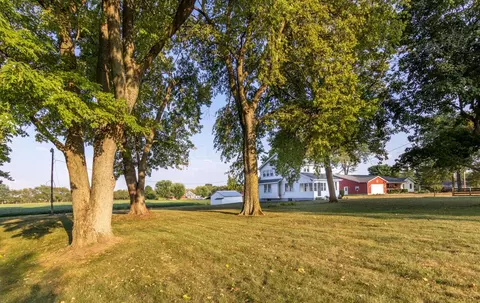 Exterior - 17190 Little Walnut Rd, Circleville, OH 43113 photo 6 of 13