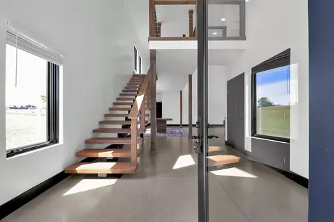 Entry Way - 23604 Smith Hulse Rd, Circleville, OH 43113 photo 4 of 6