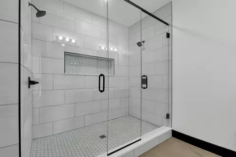 Bath - 23604 Smith Hulse Rd, Circleville, OH 43113 photo 3 of 5