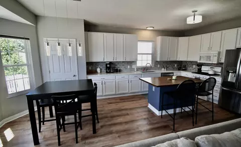 122 Brenden Park Dr, Pataskala, OH 43062