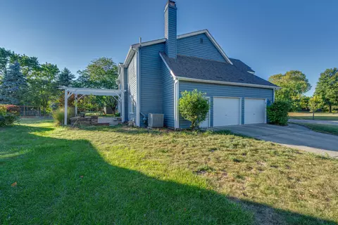 Exterior - 7791 Brandonway Dr, Dublin, OH 43017 photo 5 of 9