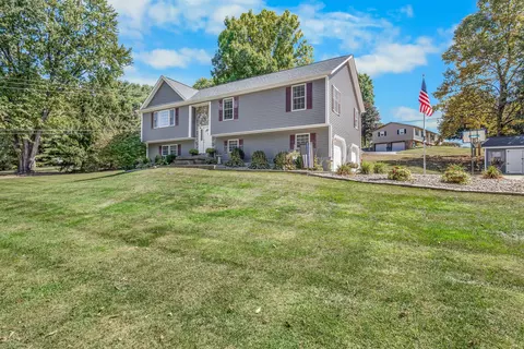 5000 Pine Valley Dr, Zanesville, OH 43701