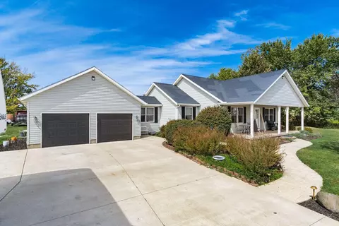 1214 Bogus Rd SE, Washington Court House, OH 43160