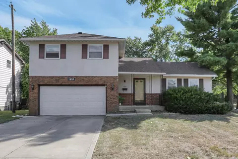 1655 Pin Oak Dr, Columbus, OH 43229