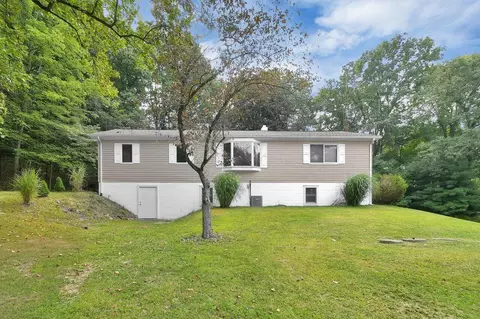 9555 Smokey Row Rd, Saint Louisville, OH 43071