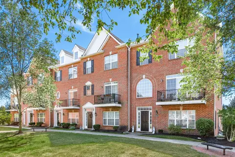 69 Highland Pointe Cir, Columbus, OH 43235