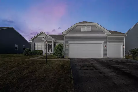 323 Green Acres Dr, Johnstown, OH 43031