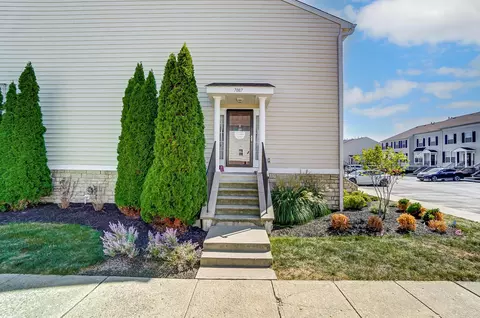 7087 Hill Gail Dr #32, New Albany, OH 43054