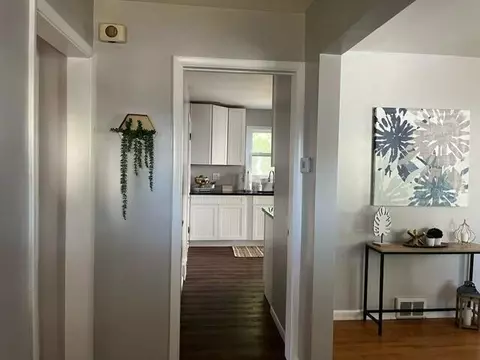 Entry Way - 319 E Walnut St, Marion, OH 43302 photo 2 of 4