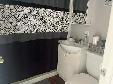 Bath - 319 E Walnut St, Marion, OH 43302 photo 1 of 1