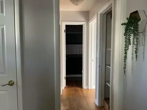 Entry Way - 319 E Walnut St, Marion, OH 43302 photo 3 of 4
