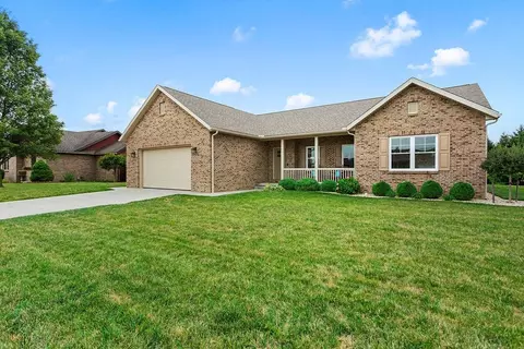 1313 Shoemaker Dr, Washington Court House, OH 43160