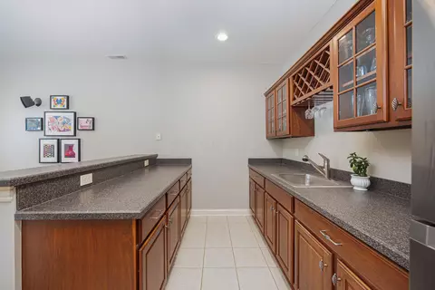 Kitchen - 5957 Dunheath Loop, Dublin, OH 43016 photo 8 of 9