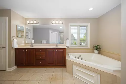 Bath - 5957 Dunheath Loop, Dublin, OH 43016 photo 2 of 7