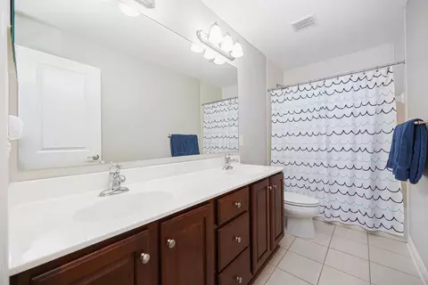 Bath - 5957 Dunheath Loop, Dublin, OH 43016 photo 5 of 7