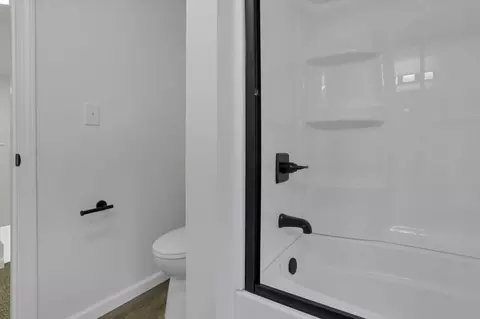Bath - 830 3rd St, Lancaster, OH 43130 photo 6 of 9