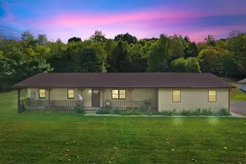 11202 Pine Grove Ln, Logan, OH 43138