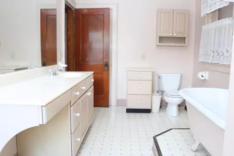 Bath - 271 E Deshler Ave, Columbus, OH 43206 photo 1 of 3