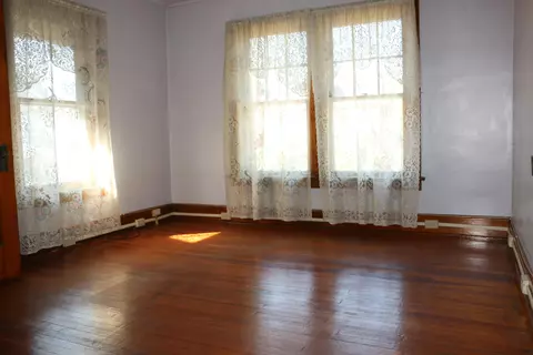 Bedroom - 271 E Deshler Ave, Columbus, OH 43206 photo 2 of 5