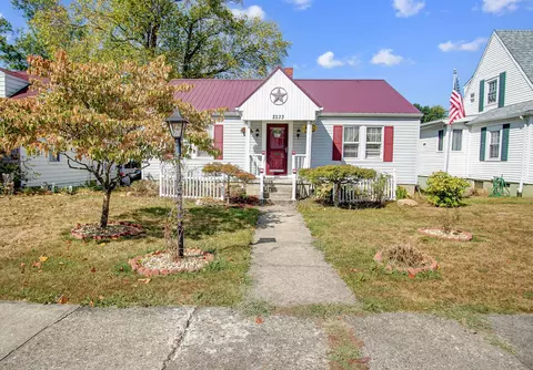 2233 Wilmer St, Zanesville, OH 43701