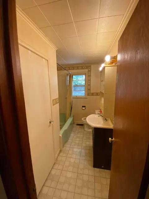 Bath - 5817 Elmgee Dr, Delaware, OH 43015 photo 1 of 1