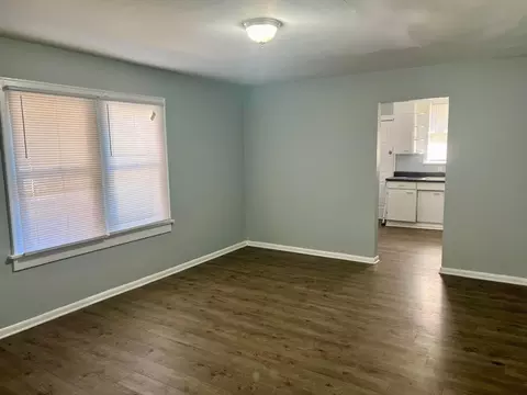 Living - 807 E Deshler Ave #809, Columbus, OH 43206 photo 4 of 6