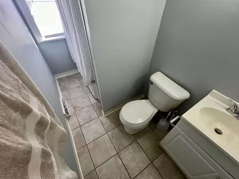 Bath - 807 E Deshler Ave #809, Columbus, OH 43206 photo 3 of 4