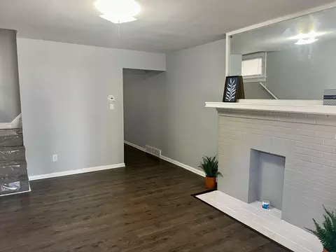 Living - 807 E Deshler Ave #809, Columbus, OH 43206 photo 1 of 6