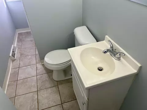 Bath - 807 E Deshler Ave #809, Columbus, OH 43206 photo 1 of 4