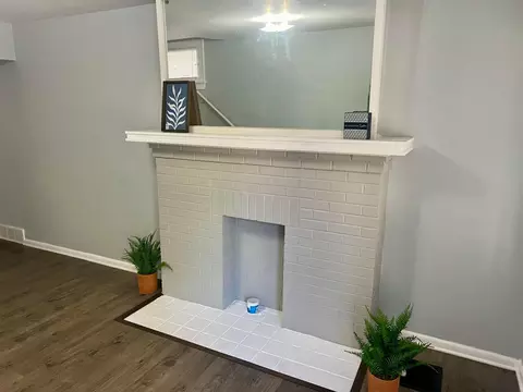 Living - 807 E Deshler Ave #809, Columbus, OH 43206 photo 2 of 6