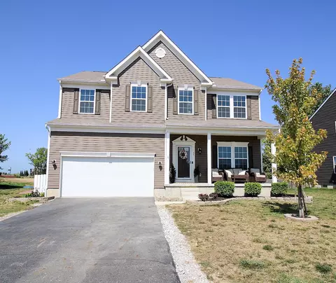 35 Thoreau Dr, Ashville, OH 43103