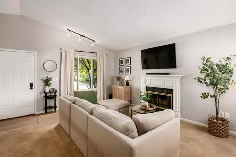 Living - 3216 Heatherside Dr, Dublin, OH 43017 photo 1 of 2